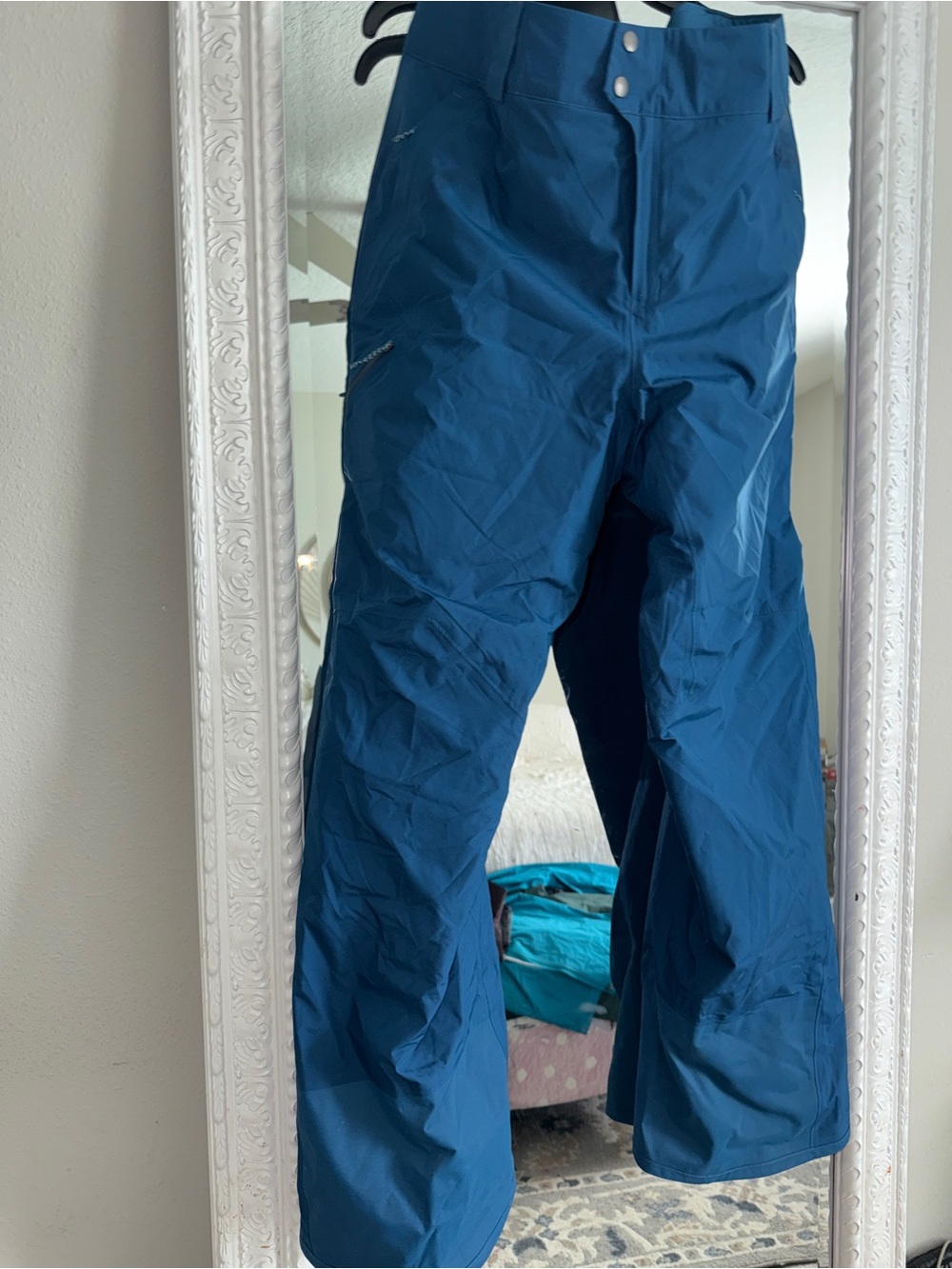 Patagonia Women's Teal Blue Cargo ski Pants